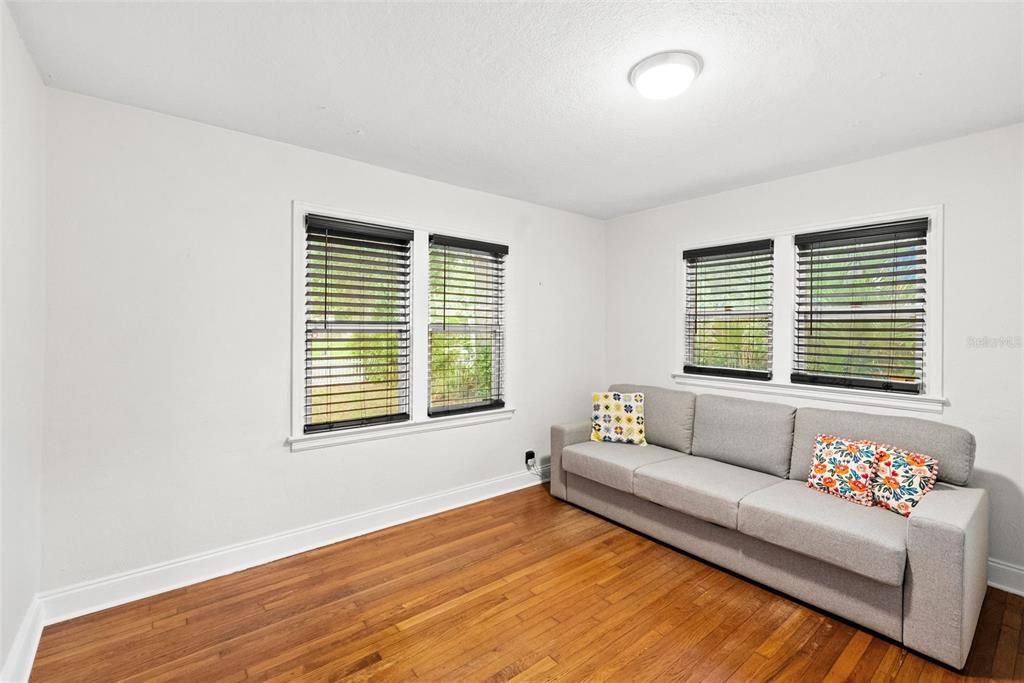 For Sale: $349,000 (3 beds, 2 baths, 1016 Square Feet)