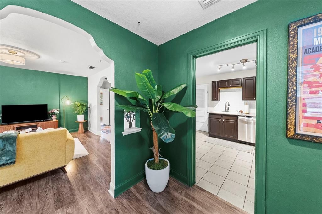 For Sale: $349,000 (3 beds, 2 baths, 1016 Square Feet)