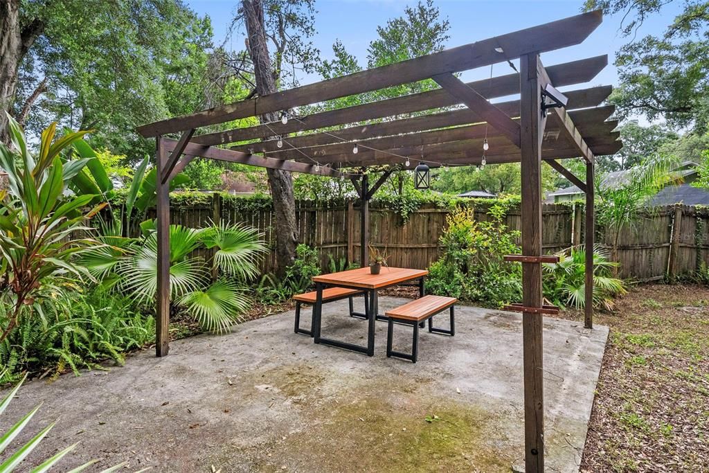 For Sale: $349,000 (3 beds, 2 baths, 1016 Square Feet)