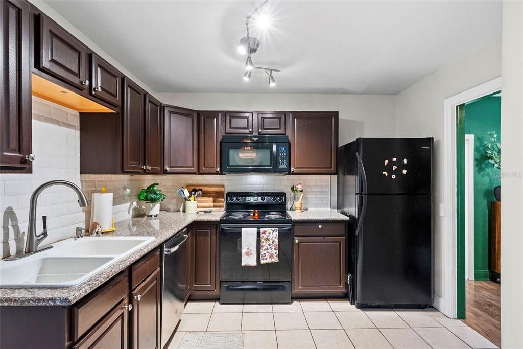 For Sale: $349,000 (3 beds, 2 baths, 1016 Square Feet)