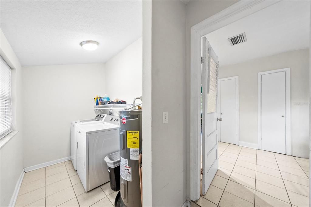 For Sale: $349,000 (3 beds, 2 baths, 1016 Square Feet)