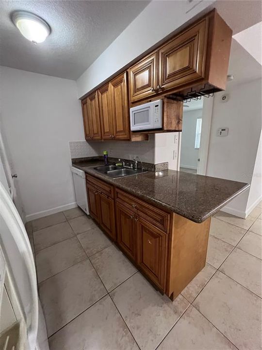 For Rent: $1,900 (3 beds, 2 baths, 1175 Square Feet)