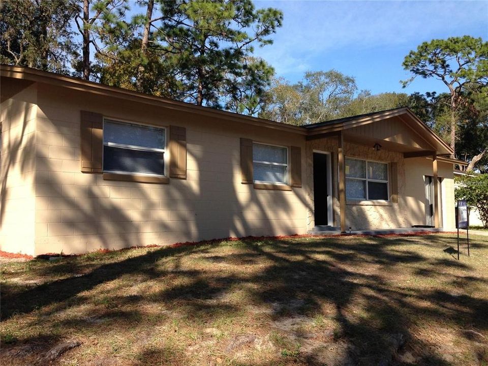 For Rent: $2,000 (4 beds, 2 baths, 1368 Square Feet)