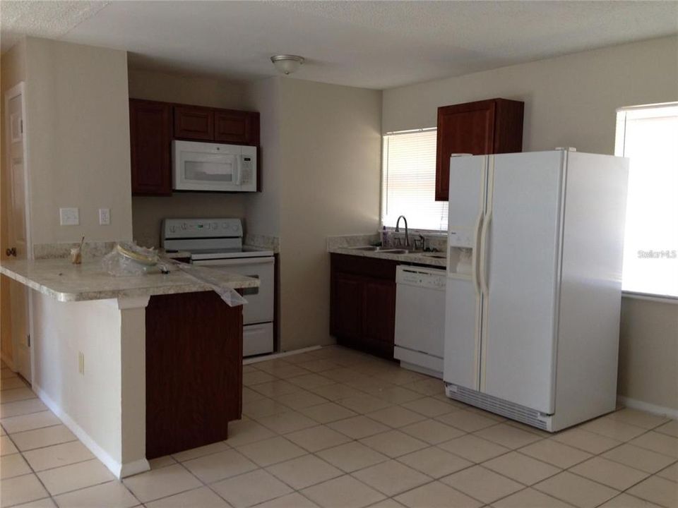 For Rent: $2,000 (4 beds, 2 baths, 1368 Square Feet)