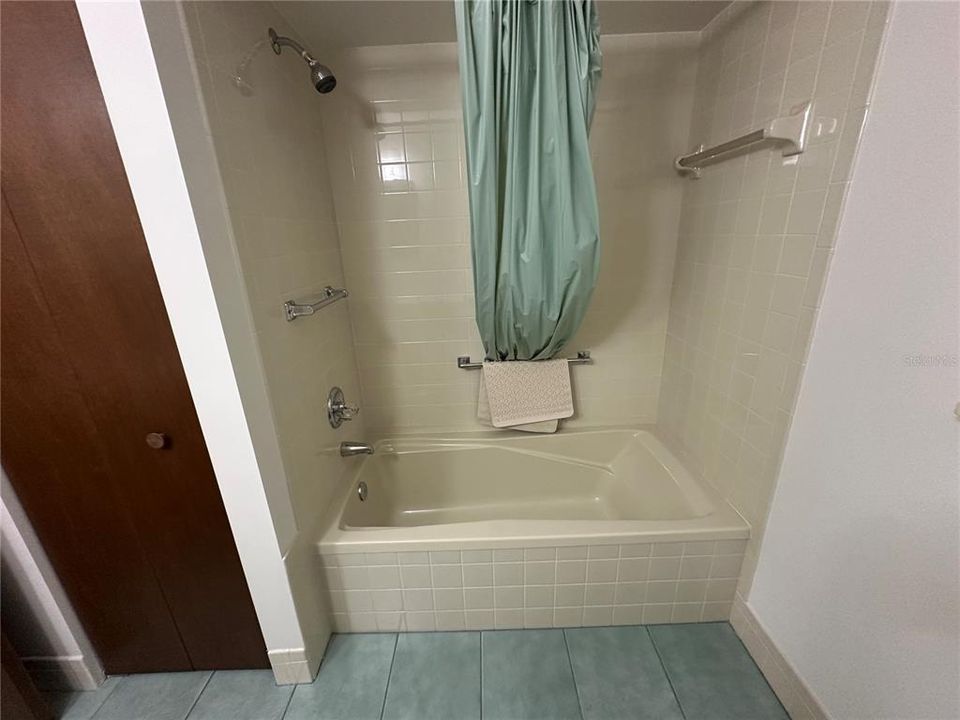 For Sale: $155,900 (2 beds, 2 baths, 1144 Square Feet)