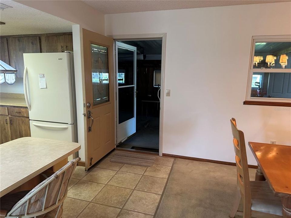 For Sale: $155,900 (2 beds, 2 baths, 1144 Square Feet)