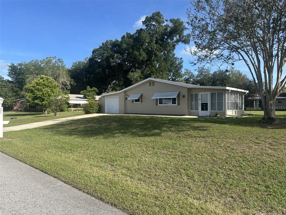 For Sale: $155,900 (2 beds, 2 baths, 1144 Square Feet)