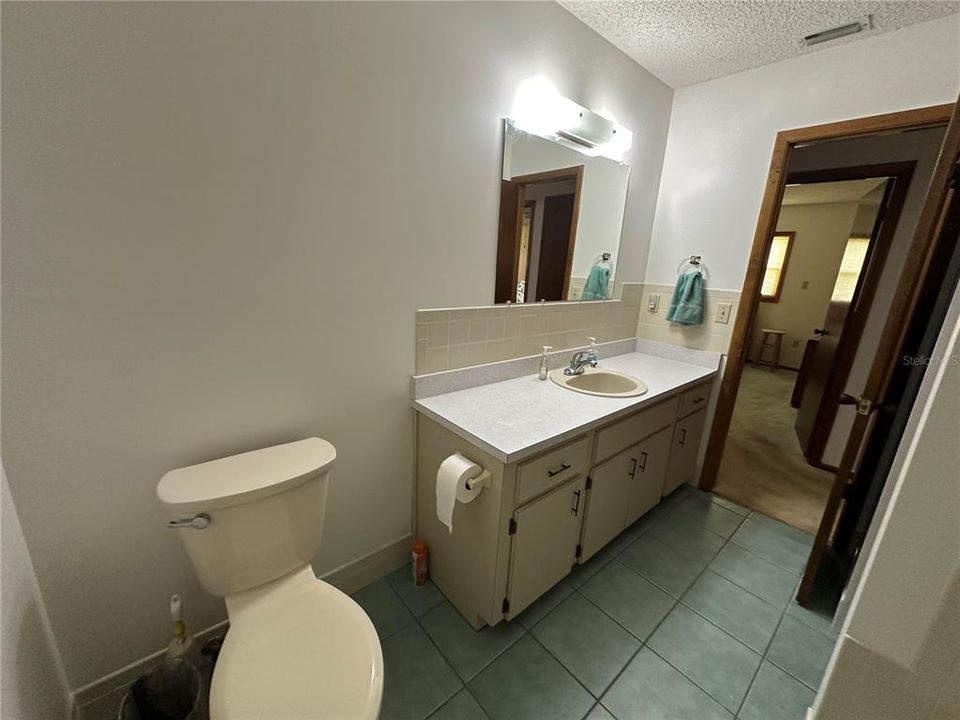 For Sale: $155,900 (2 beds, 2 baths, 1144 Square Feet)
