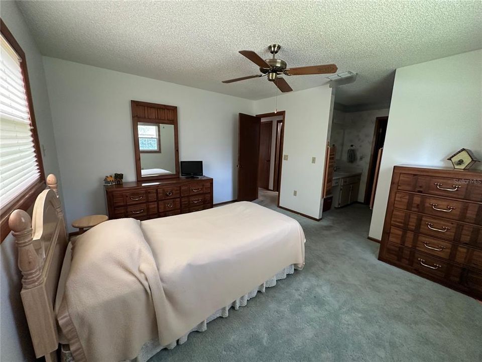 For Sale: $155,900 (2 beds, 2 baths, 1144 Square Feet)