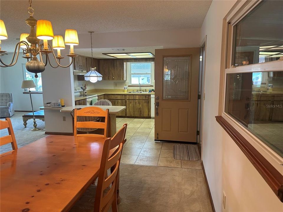For Sale: $155,900 (2 beds, 2 baths, 1144 Square Feet)