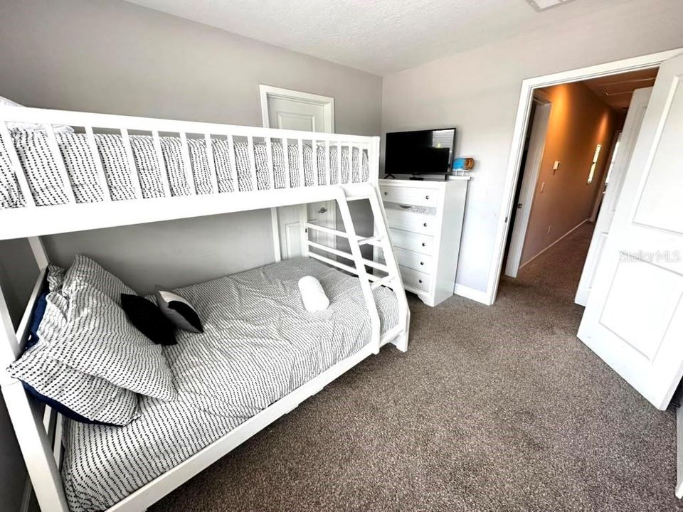 В аренду: $2,550 (4 спален, 3 ванн, 1721 Квадратных фут)