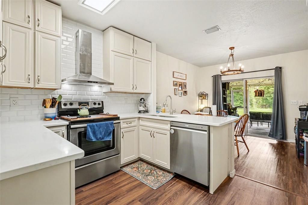 For Sale: $250,000 (3 beds, 3 baths, 1478 Square Feet)