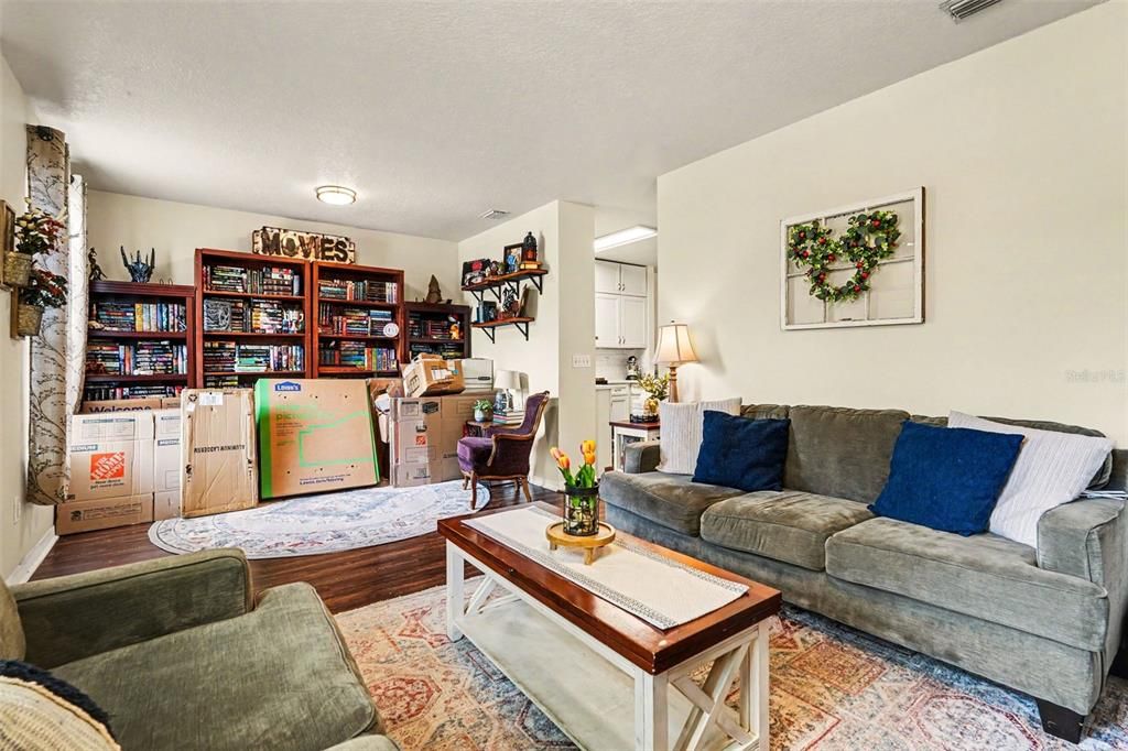 For Sale: $250,000 (3 beds, 3 baths, 1478 Square Feet)