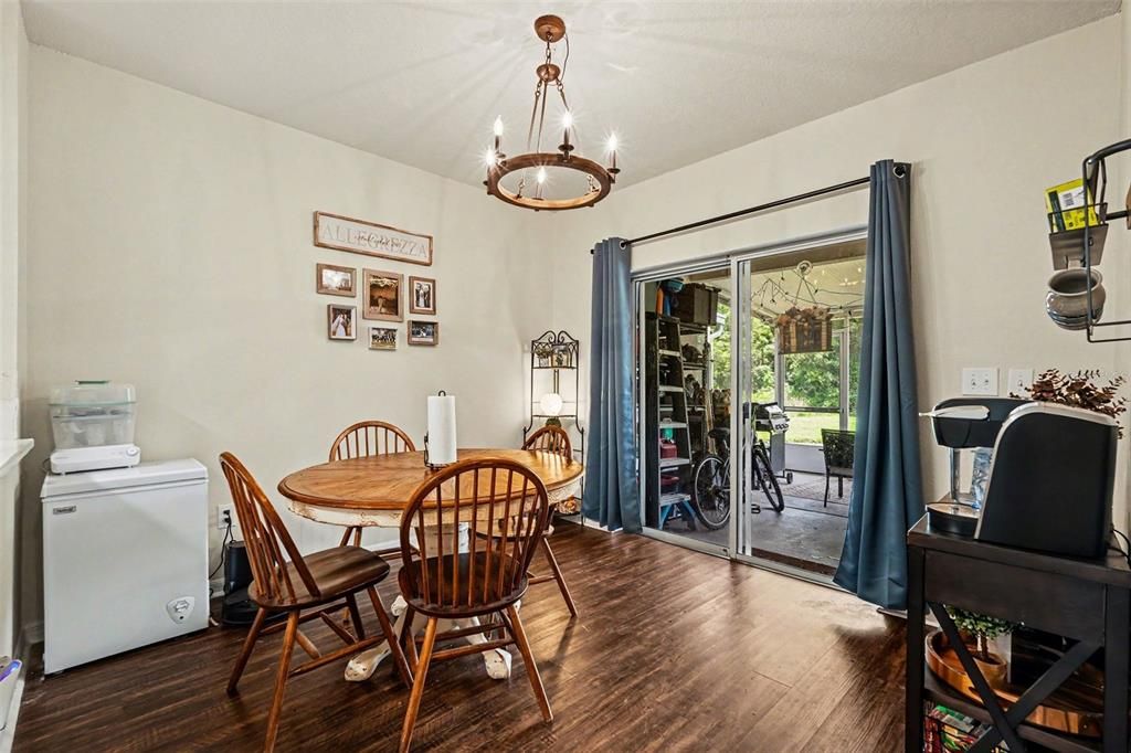 For Sale: $250,000 (3 beds, 3 baths, 1478 Square Feet)