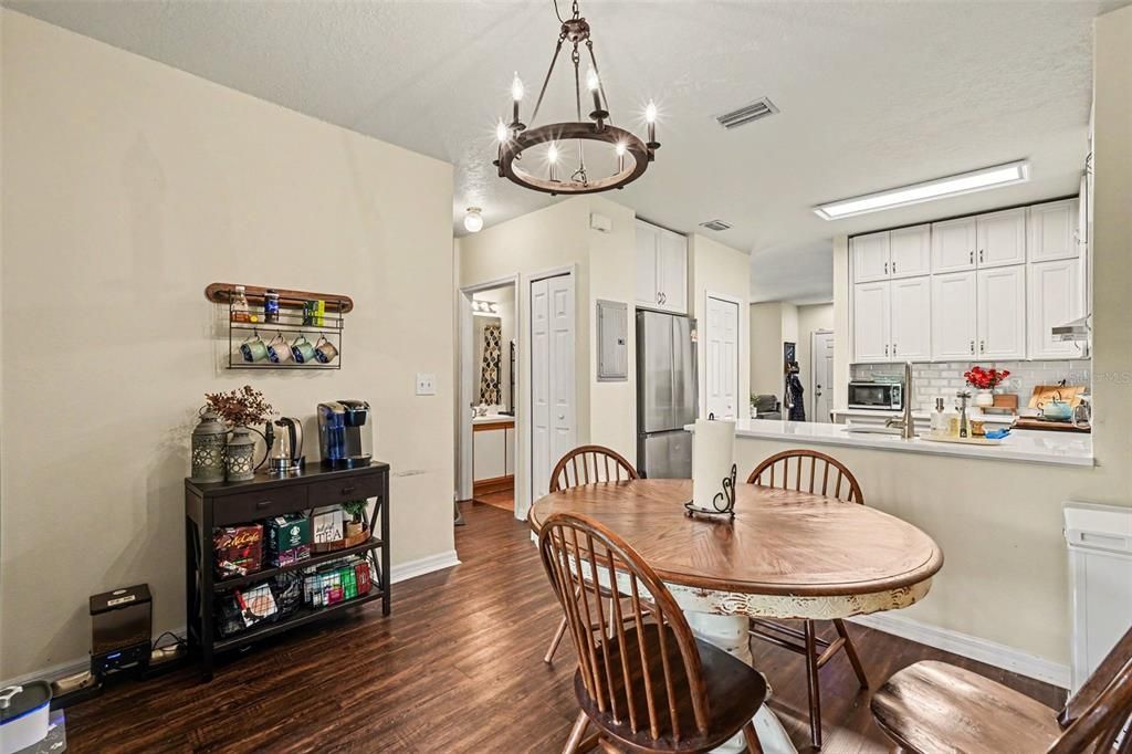 For Sale: $250,000 (3 beds, 3 baths, 1478 Square Feet)