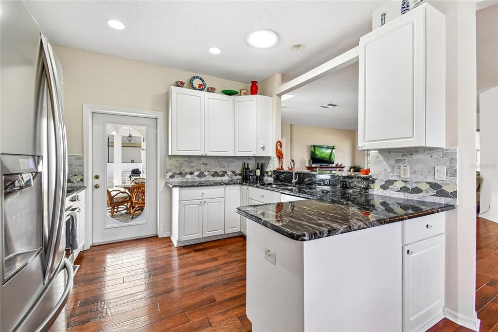 For Sale: $375,000 (3 beds, 3 baths, 2117 Square Feet)