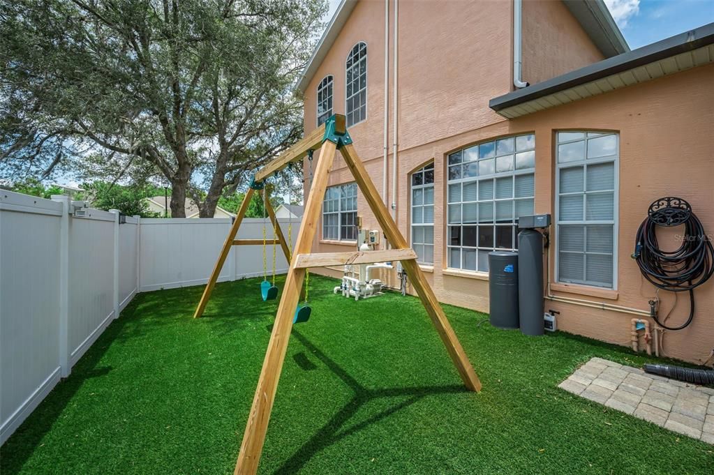 For Sale: $470,000 (3 beds, 2 baths, 1947 Square Feet)
