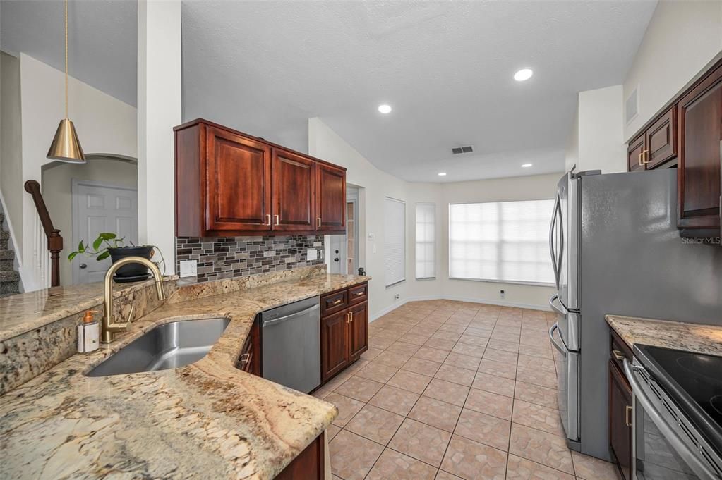 For Sale: $470,000 (3 beds, 2 baths, 1947 Square Feet)