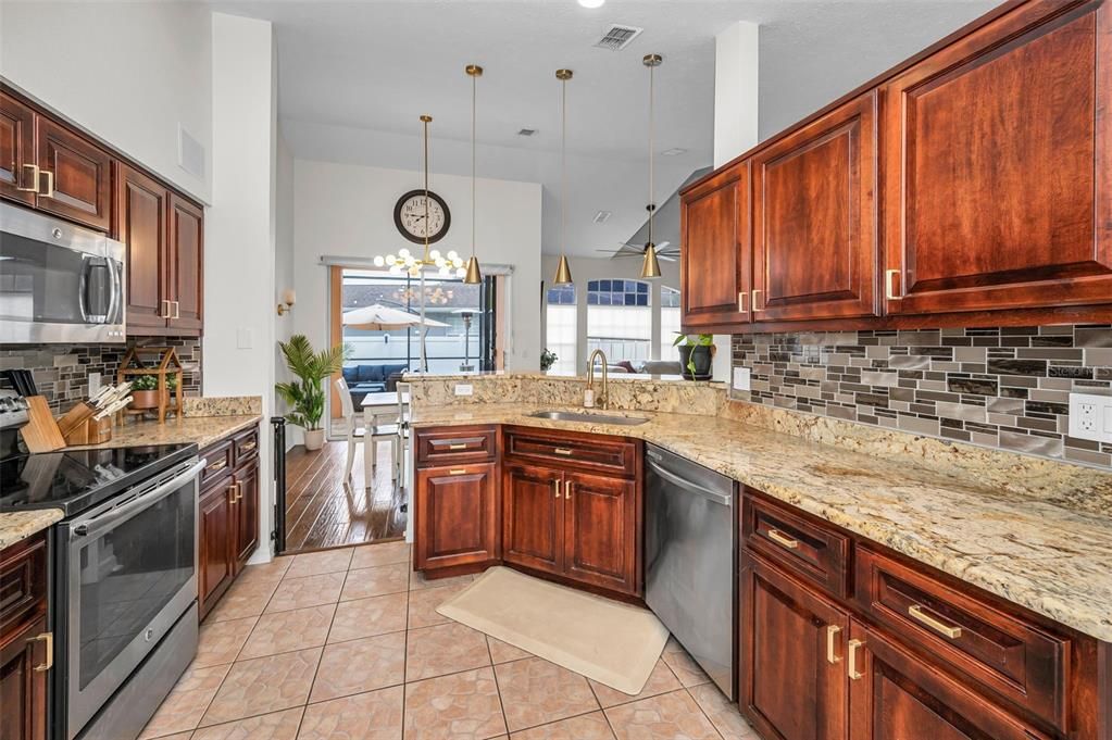 For Sale: $470,000 (3 beds, 2 baths, 1947 Square Feet)