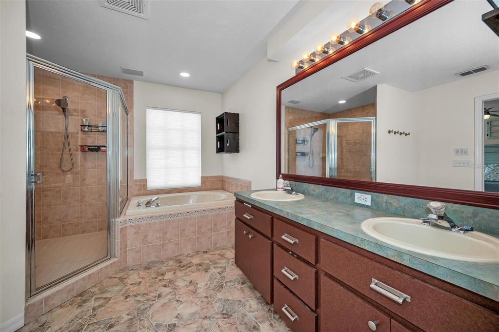 For Sale: $470,000 (3 beds, 2 baths, 1947 Square Feet)