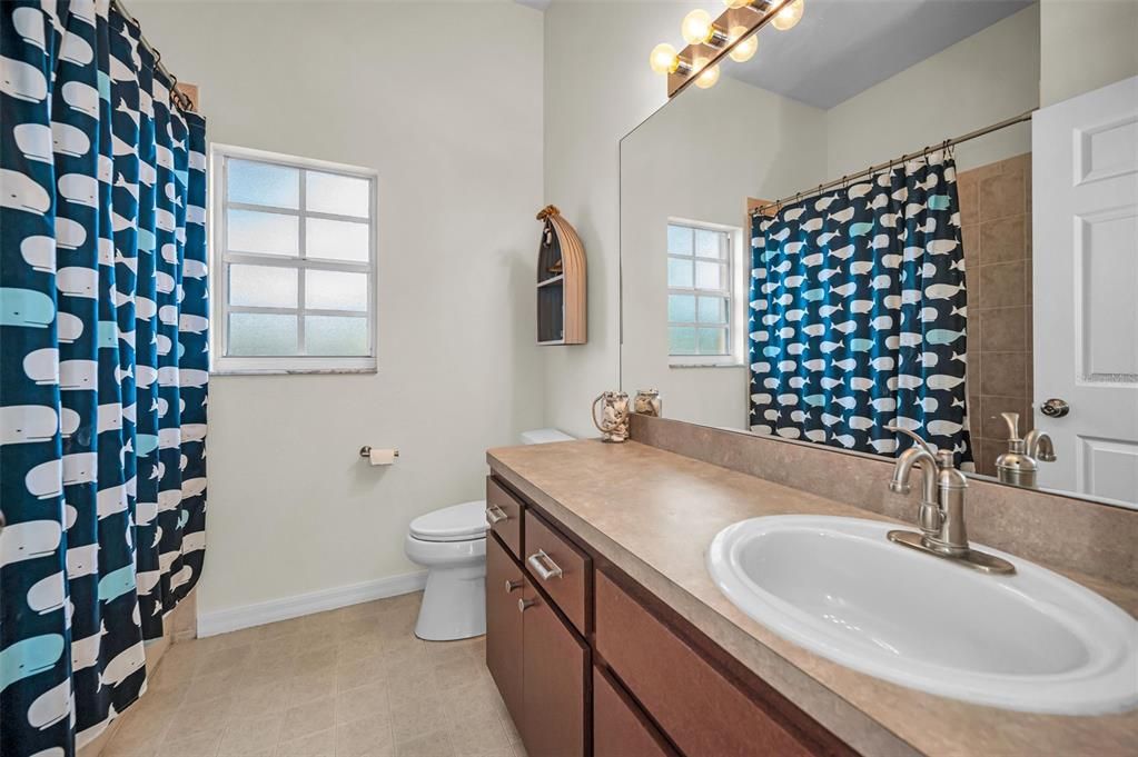 For Sale: $470,000 (3 beds, 2 baths, 1947 Square Feet)