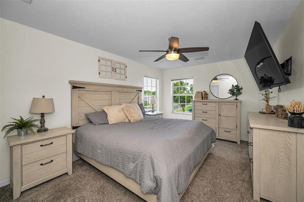 For Sale: $470,000 (3 beds, 2 baths, 1947 Square Feet)