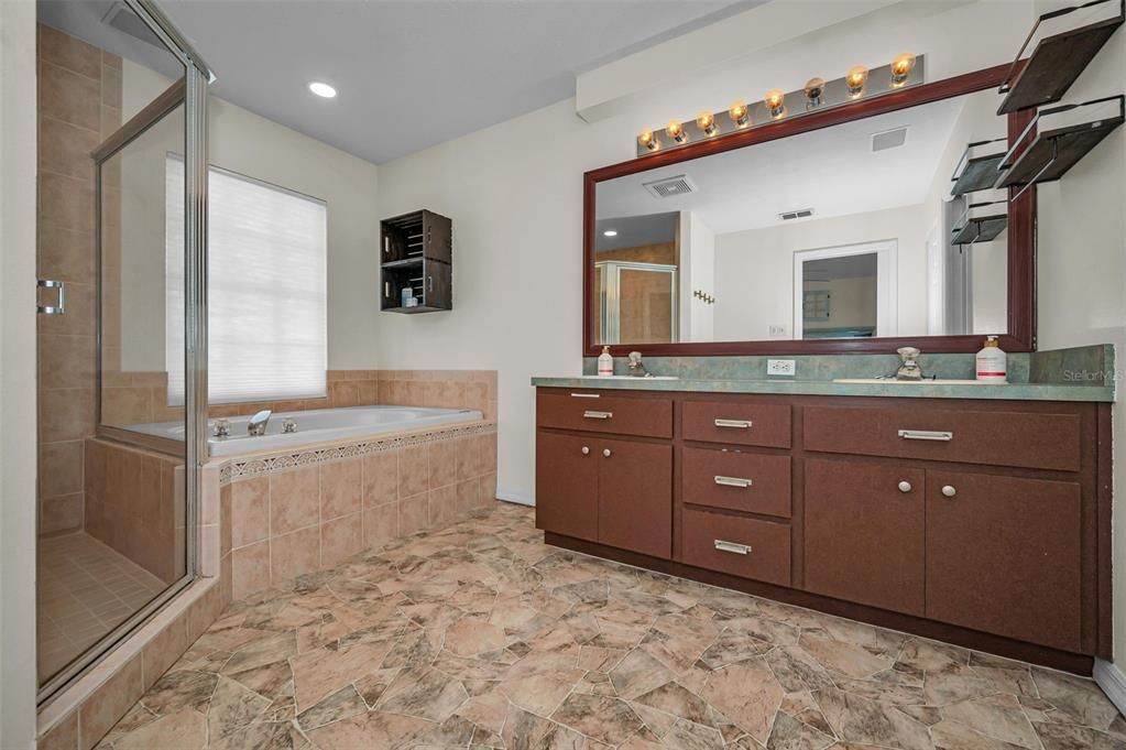 For Sale: $470,000 (3 beds, 2 baths, 1947 Square Feet)