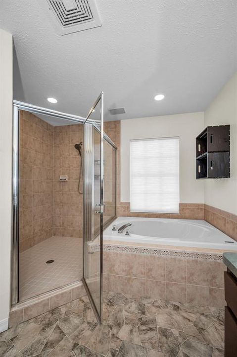 For Sale: $470,000 (3 beds, 2 baths, 1947 Square Feet)
