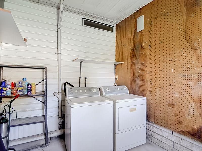 На продажу: $170,000 (2 спален, 2 ванн, 1325 Квадратных фут)