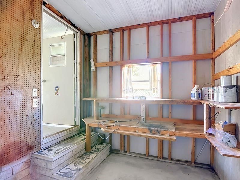 На продажу: $170,000 (2 спален, 2 ванн, 1325 Квадратных фут)
