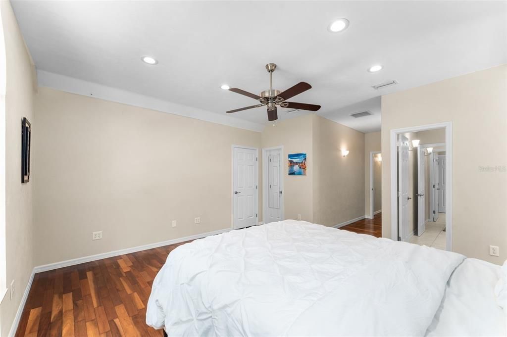 For Sale: $1,795,000 (5 beds, 6 baths, 5369 Square Feet)