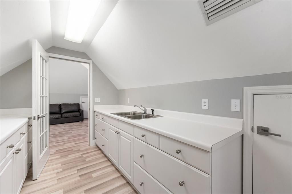 For Sale: $1,795,000 (5 beds, 6 baths, 5369 Square Feet)