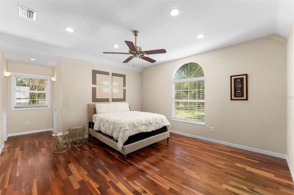 For Sale: $1,795,000 (5 beds, 6 baths, 5369 Square Feet)