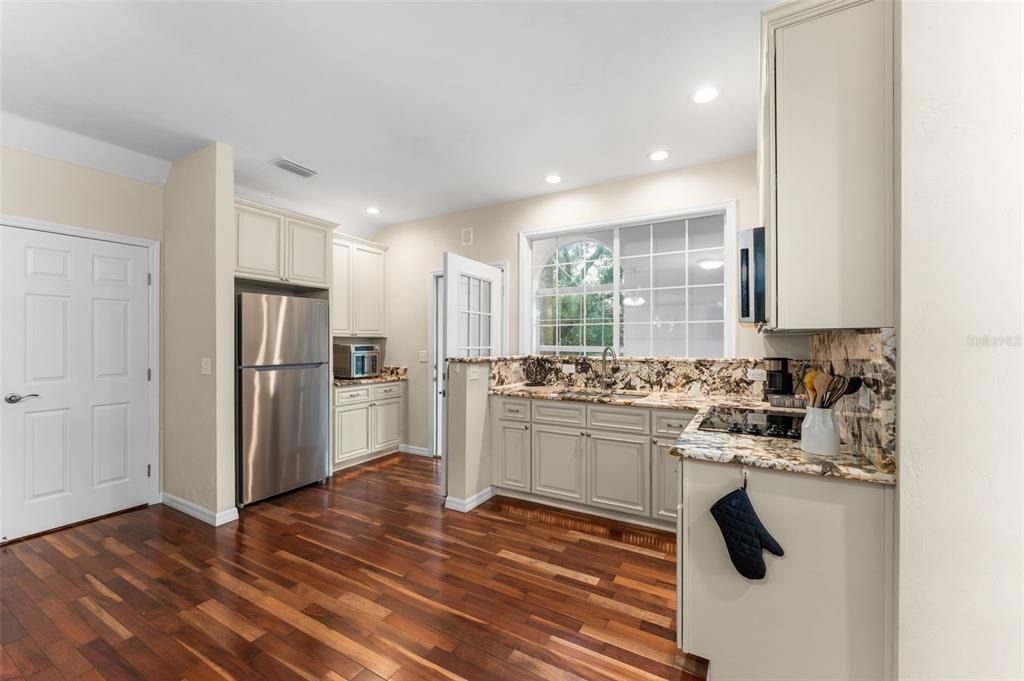 For Sale: $1,795,000 (5 beds, 6 baths, 5369 Square Feet)