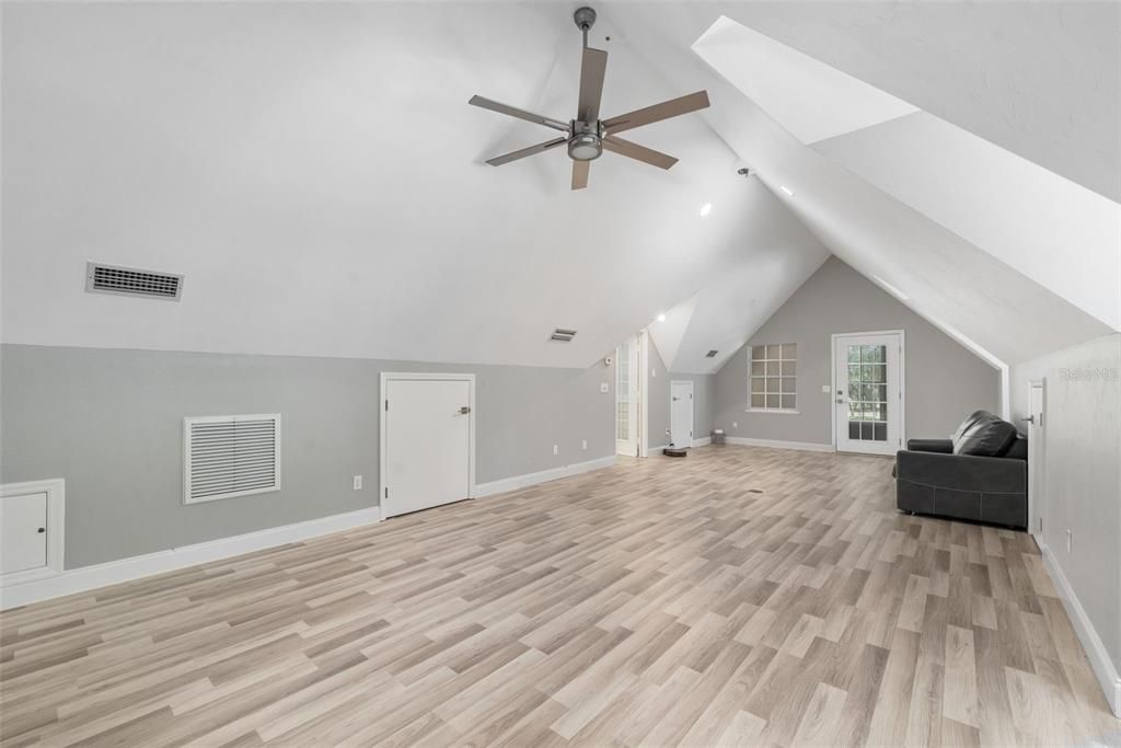 For Sale: $1,795,000 (5 beds, 6 baths, 5369 Square Feet)