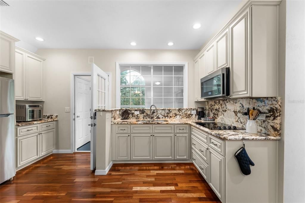 For Sale: $1,795,000 (5 beds, 6 baths, 5369 Square Feet)