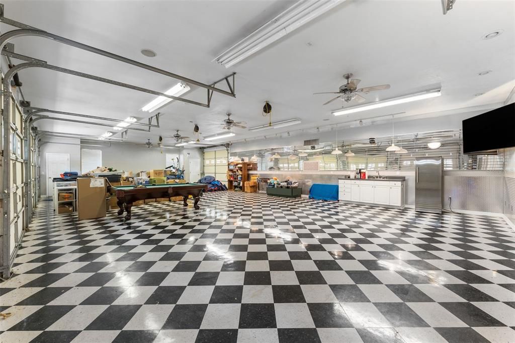 For Sale: $1,795,000 (5 beds, 6 baths, 5369 Square Feet)