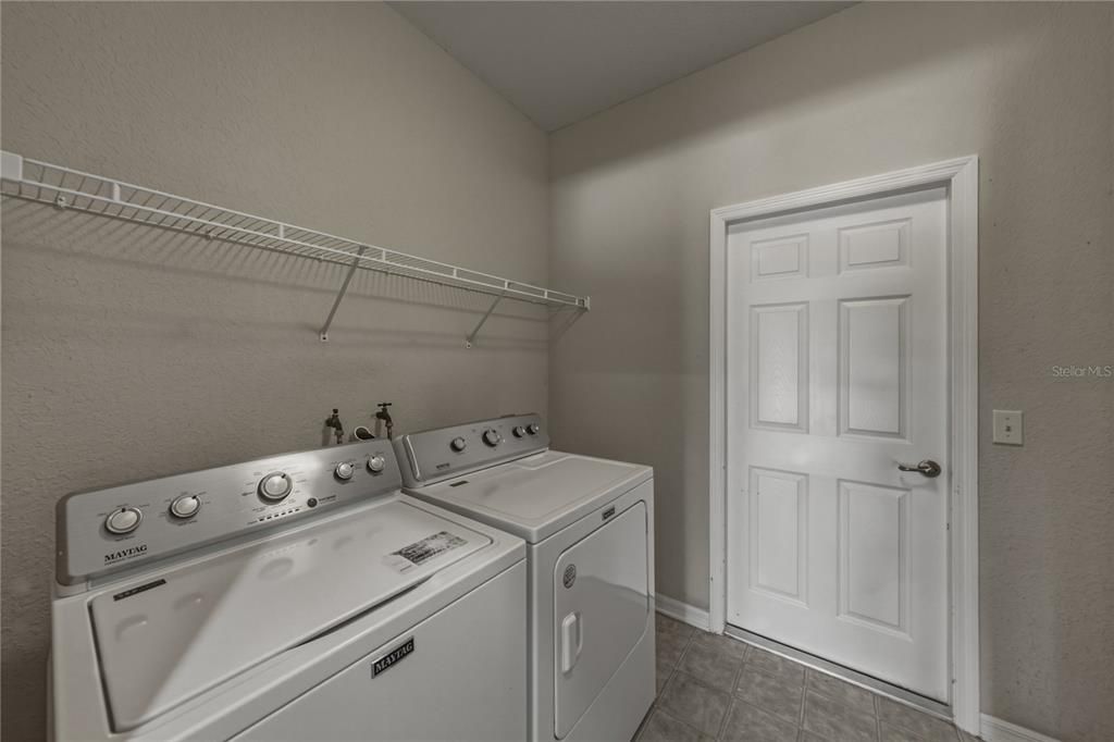 For Sale: $399,900 (3 beds, 2 baths, 1928 Square Feet)