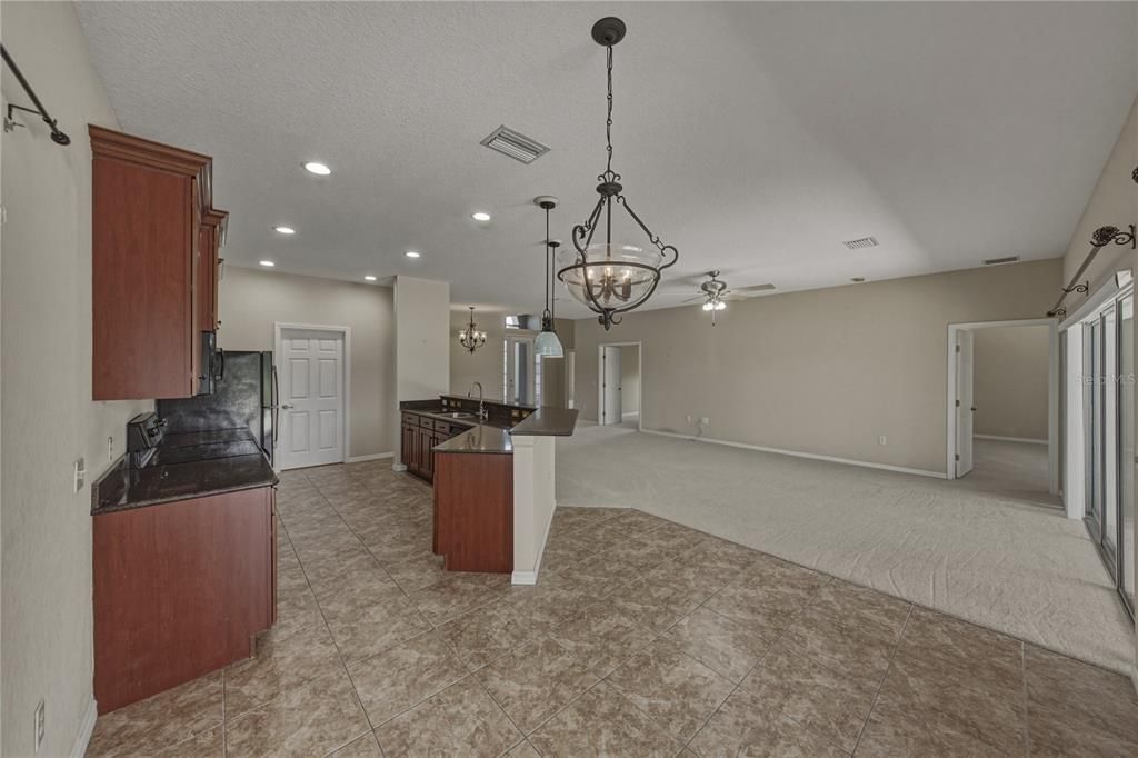 For Sale: $399,900 (3 beds, 2 baths, 1928 Square Feet)