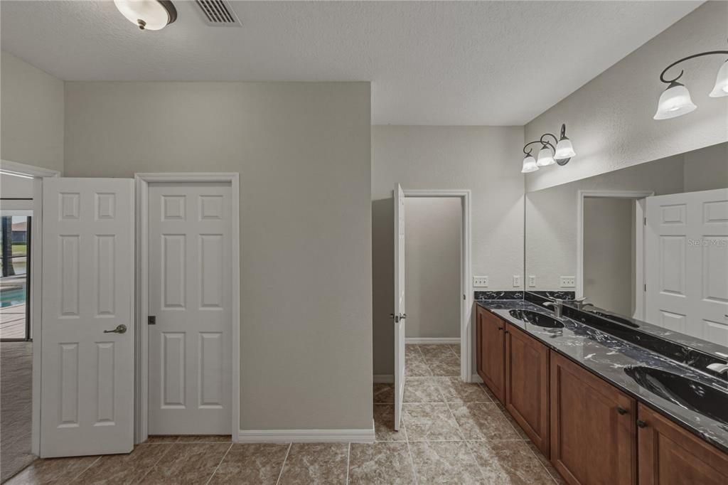 For Sale: $399,900 (3 beds, 2 baths, 1928 Square Feet)