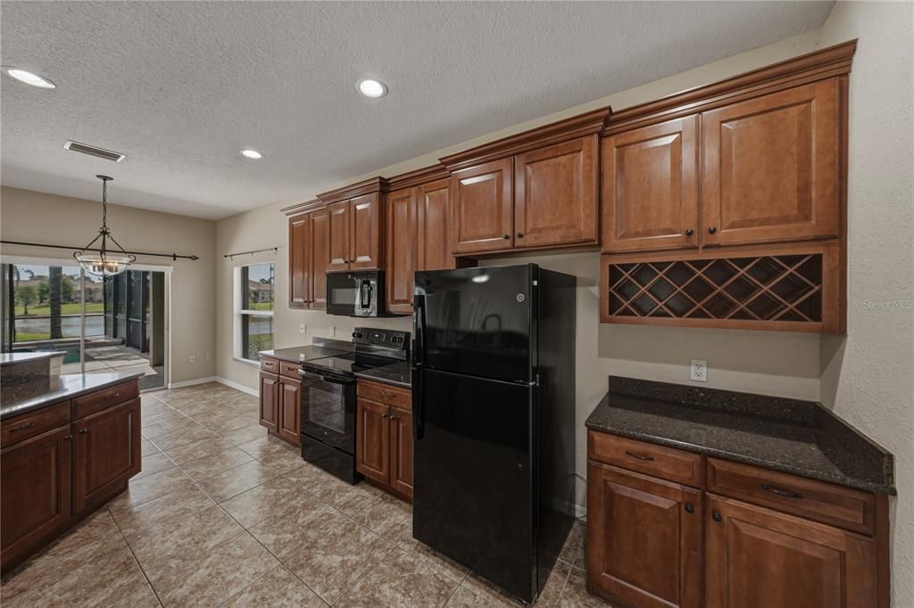 For Sale: $399,900 (3 beds, 2 baths, 1928 Square Feet)