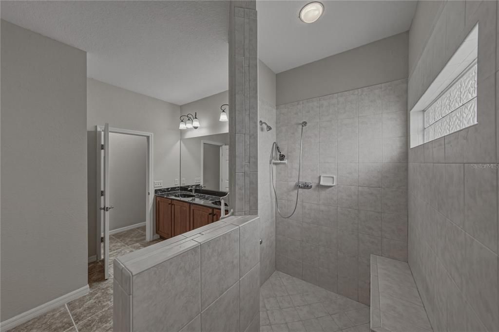 For Sale: $399,900 (3 beds, 2 baths, 1928 Square Feet)