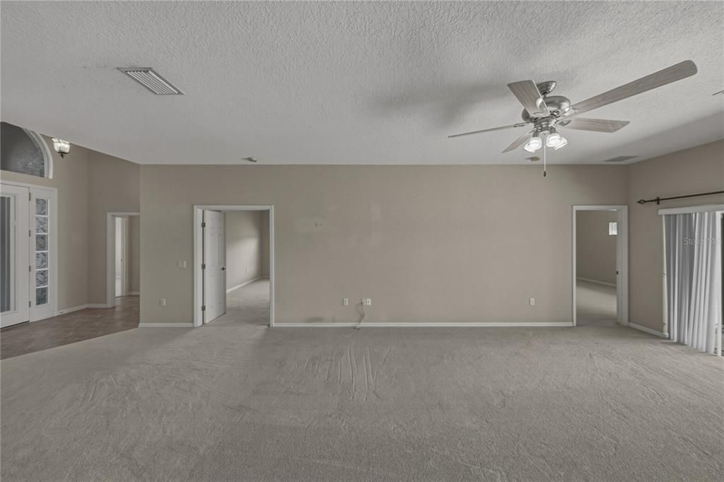 For Sale: $399,900 (3 beds, 2 baths, 1928 Square Feet)