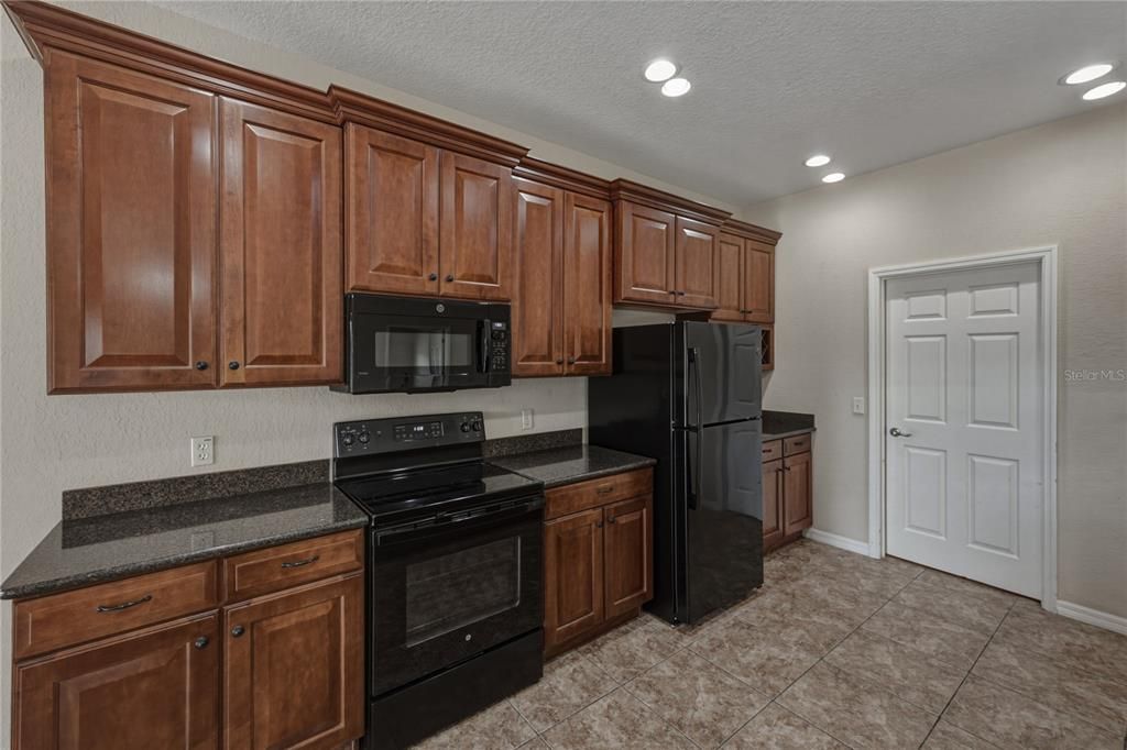 For Sale: $399,900 (3 beds, 2 baths, 1928 Square Feet)