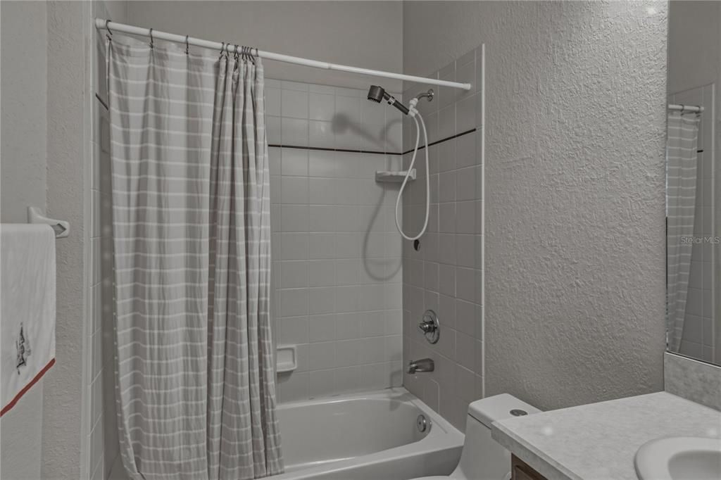 For Sale: $399,900 (3 beds, 2 baths, 1928 Square Feet)