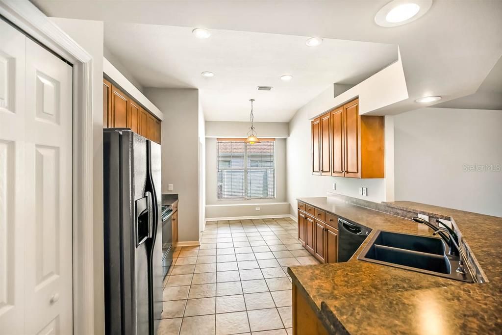 В аренду: $2,650 (4 спален, 2 ванн, 2000 Квадратных фут)