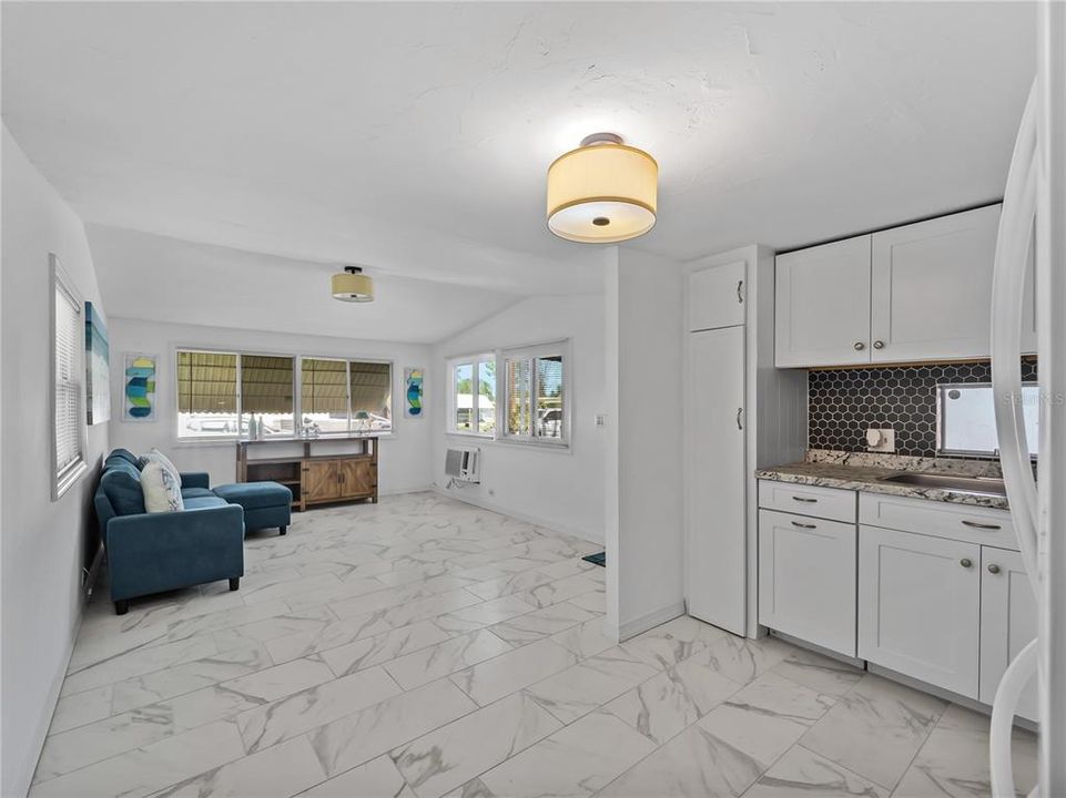 For Sale: $155,000 (2 beds, 1 baths, 600 Square Feet)