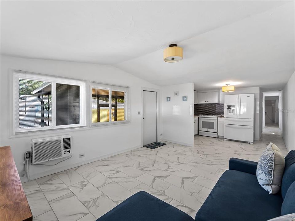 For Sale: $155,000 (2 beds, 1 baths, 600 Square Feet)