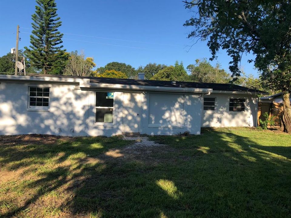 For Rent: $2,000 (4 beds, 2 baths, 1260 Square Feet)