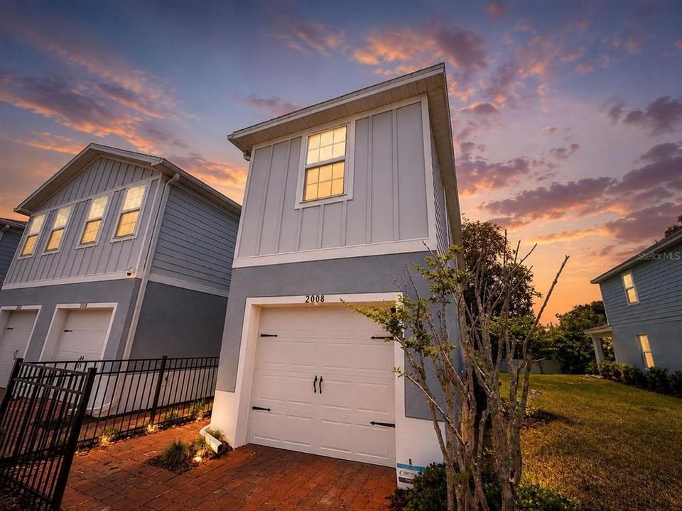 For Rent: $2,100 (3 beds, 2 baths, 1452 Square Feet)